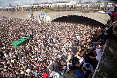 Den fantastiska Love Parade katastrofen i Duisburg: En historia om för mycket kärlek och för lite planering.